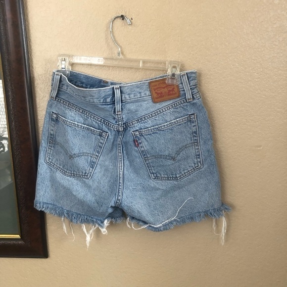Levi’s Butterfly Buttons Denim Shorts Size 27 - Picture 1 of 2